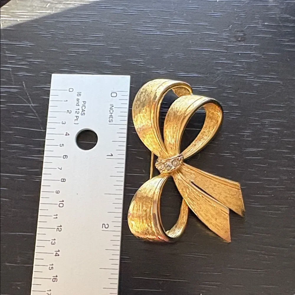 Elegant Vintage Avon Bow Brooch